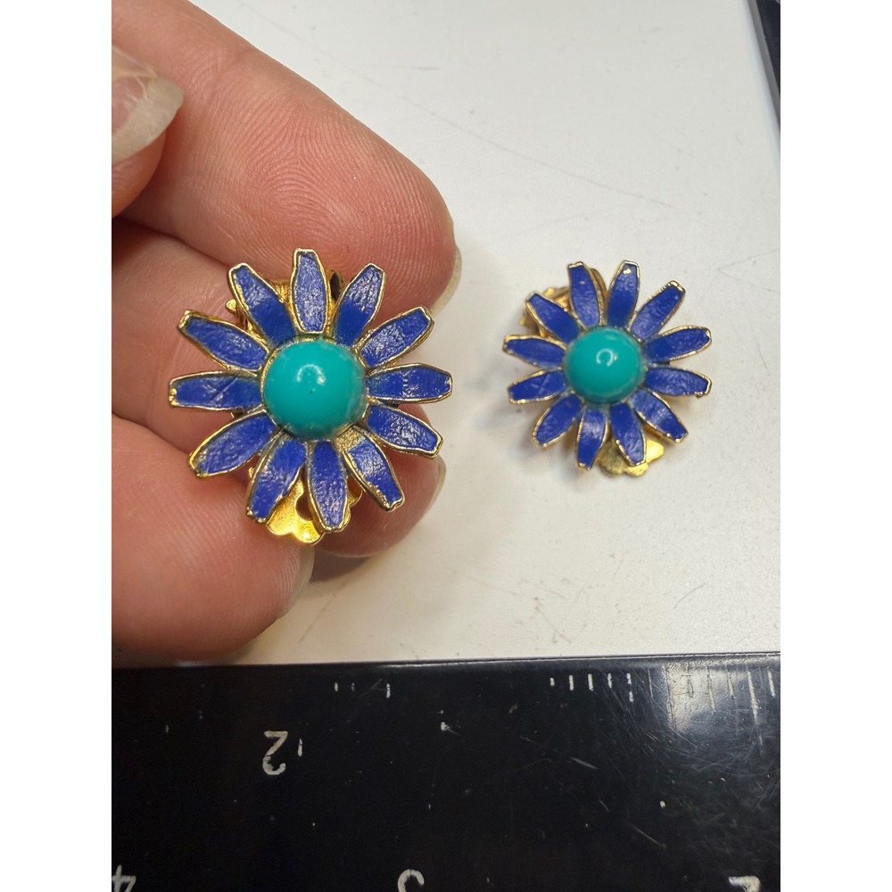 Weiss Vintage Blue Enamel Daisy Clip On Earrings Turquoise Cabochon Gold Tone